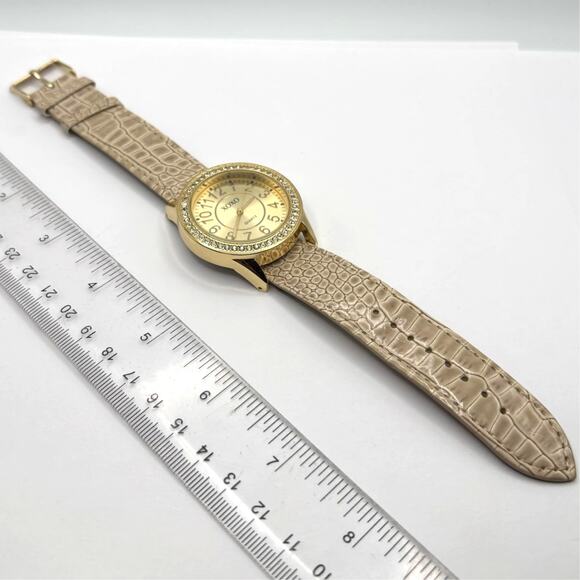 Y2K Gold XOXO Watch - Picture 3 of 4